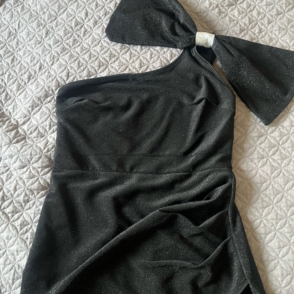 Elegant Black One-Shoulder Dress